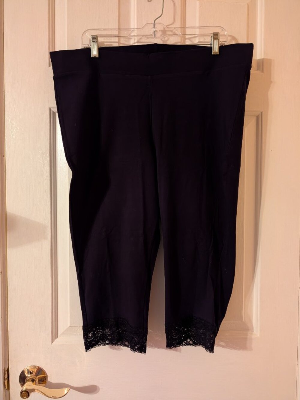 Torrid Capri Leggings with Lace ~ 3/3X/22-24 New w/o Tags